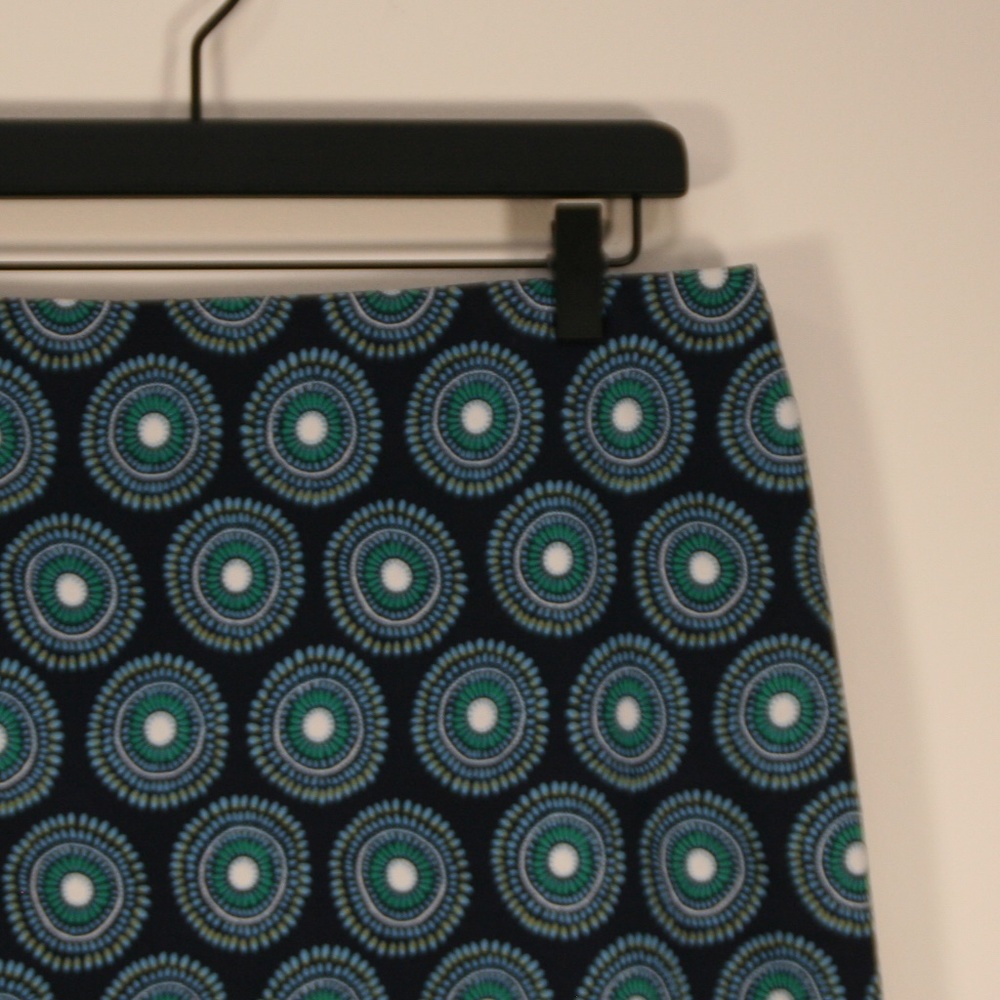 Ann Taylor  Navy Blue Patterned Skirt 👗